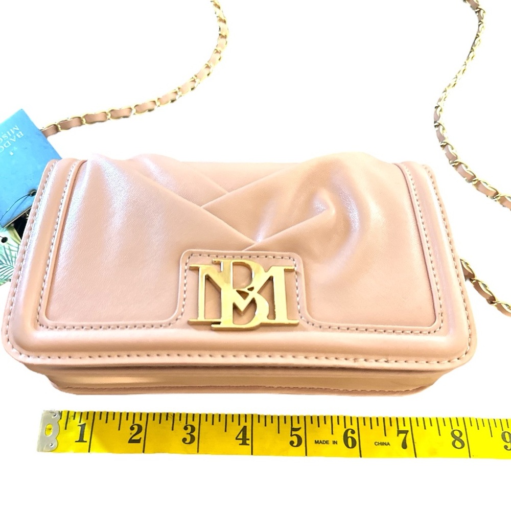 NEW NWT Small Pleated Crossbody Bag in Blush/Gold
Badgley Mischka Collection - Picture 8 of 12